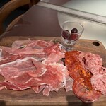 壁の穴 渋谷本店 - 