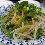 サービスのモヤシのあえ物