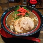 ラーメン 田中九商店 - 黄金四天王ラーメン醤油960円ガーリックオイル入り