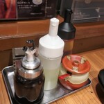 焼肉 牛山道 - 卓上備品の様子。