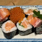 すし酒場 さしす なんばウォーク店 - トロサーモン巻1078円