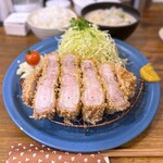 熟成豚 かわむら - 特上とんかつ 与一豚 リブロース240g(4,300円)
                                豚汁を粕汁に変更して大盛り(+100円)