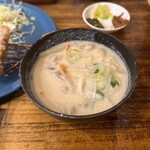 熟成豚 かわむら - 豚汁を粕汁に変更して大盛り(+100円)