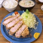 熟成豚 かわむら - 特上とんかつ 与一豚 リブロース240g(4,300円)
                                豚汁を粕汁に変更して大盛り(+100円)