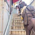 蒙古タンメン中本 - 階段の行列