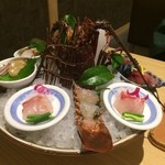 日本料理　伊せ吟 - 伊勢海老つくり。しかしお椀を食べてる時に持ってこなくても…
