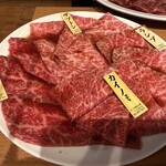 炭火焼肉ホルモン まるは - 