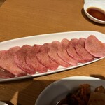 炭火焼肉ホルモン まるは - 