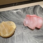 島津 - 右：天草白甘鯛　
      左：レアめに炙った平貝　◎