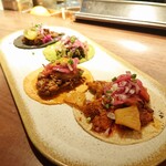 LAS DOS CARAS MODERN MEXICANO Y TACOS - タコス・オールスター