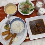 華鳳 - 朝食はビュッフェ。ヤスダヨーグルトや栃尾の油揚げなどの名物が。