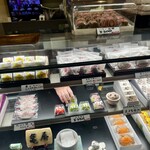 御菓子司 亀屋 - ショーケース