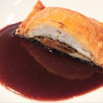 プレスキル - 山椒風味の伝助アナゴとじっくりソテーしたタマネギのフイユテ