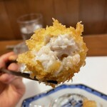 酒肴 新屋敷 - 白子フライの断面。とろーりでうまくて飛ぶぞ