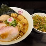 横浜中華そば 維新商店 本店 - 