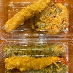 はなまるうどん - 料理写真:上海老天2本、ちくわ磯辺揚げ2本、野菜かき揚げ