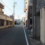 Ronoya - 県道204号線から入ったこんな細い道路の奥にあります。