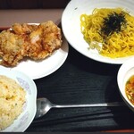 サウスヴィラ - 炒飯つけ麺　唐揚げを大2個