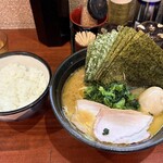横浜家系らーめん 天王家 寒川総本店 - 
