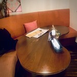 モンスーンカフェ - 半個室はいくつかある。プライベート感あってイイ