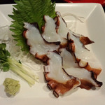 Wagacchi - 釣り蛸の刺身
                      表面をさっと湯がいた生に近い食感が美味