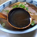 風ちゃん - あっさり味のスープ。油分もほぼ浮いて無かったです。