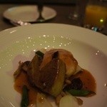 ローストターキー　フォアグラのポアレとクランベリーソース
          盛りのきのこと百合根のソテー添え