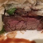 クリスピーパートでラッピングした
          
          特製牛フィレ肉とグリーンアスパラガス
          
          冬野菜とポテトムースリーヌ　トリュフ風味のポートワインソース