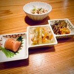 博多もつ鍋 やまや - 前菜に明太子！サラダ、フレンチフライ、ゆずシャーベットも付きます