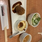 モレット - ビーフシチューオムライスセットのサラダ、グラタン、メンチカツ、スープ