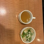 モレット - 奥丹波鶏のキノコのクリームソースセットのスープとサラダ
