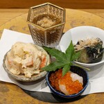 すし食堂 和和和 - 石川県産岩もずく酢、いぶりがっこのポテトサラダ、海老といくら、茄子の揚げ浸し