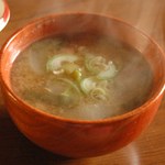 こいわい食堂 - 「こいわい定食」（１０００円）の味噌汁です。