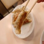 味の古久家 - 餃子リフト