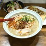 三代目むじゃき - 料理写真:台湾むじゃきそば　焼豚丼　餃子(5個)