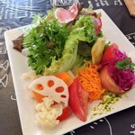 Zora - ボリュームがすごいサラダ