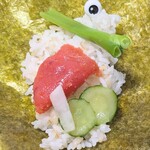 ロピア - 海苔の上にご飯♫その上には・・明太子ちゃん♡酢の物と九条ネギと一緒に巻いたの。めっちゃおいしーーーいｗｗｗ
