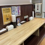 立喰いすし さくだ屋 - 店内。