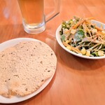 SAYA NEPALI CUISINE & BEER GARDEN NAKAMURA - パパド & サラダ & 生ビール(生ビールセット)