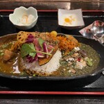 旧ヤム邸 - スペシャルミックスカレー1500円