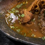 旧ヤム邸 - チキンカレー（左）