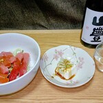 丸山鮮魚店 - たれをかけて