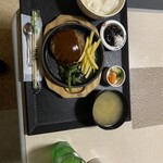 カラオケ館 - 料理写真:ハンバーグが冷たかった。