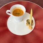 オールデイダイニングリバティー (ホテルボストンプラザ草津びわ湖) - 本日のスープ（ビスク）/ほうれん草とベーコンのキッシュ