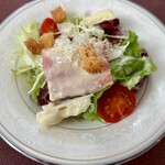 オールデイダイニングリバティー (ホテルボストンプラザ草津びわ湖) - カマンベールとキヌアのサラダ