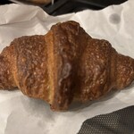 ベッカライ ビオブロート - クロワッサン　独特の風味がいいですね！