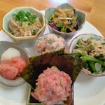 小鉢と日本酒 たとえば。 - 5種盛＋1サービス♪これだけでずっと飲んでられます♥