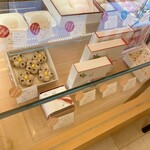 亀屋芳広 - 内観