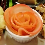 クロモリ - 夜：赤大根の甘酢漬け