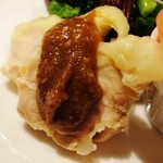 クロモリ - 夜：竹鶏の黒軍鶏の棒々鶏ほうれんそう添え